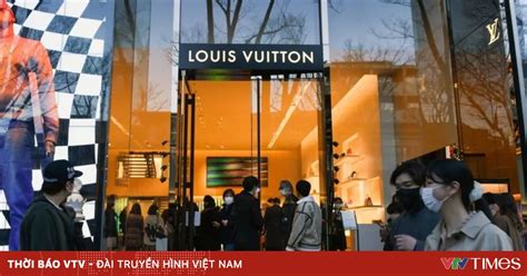 giá cổ phiếu lvmh.